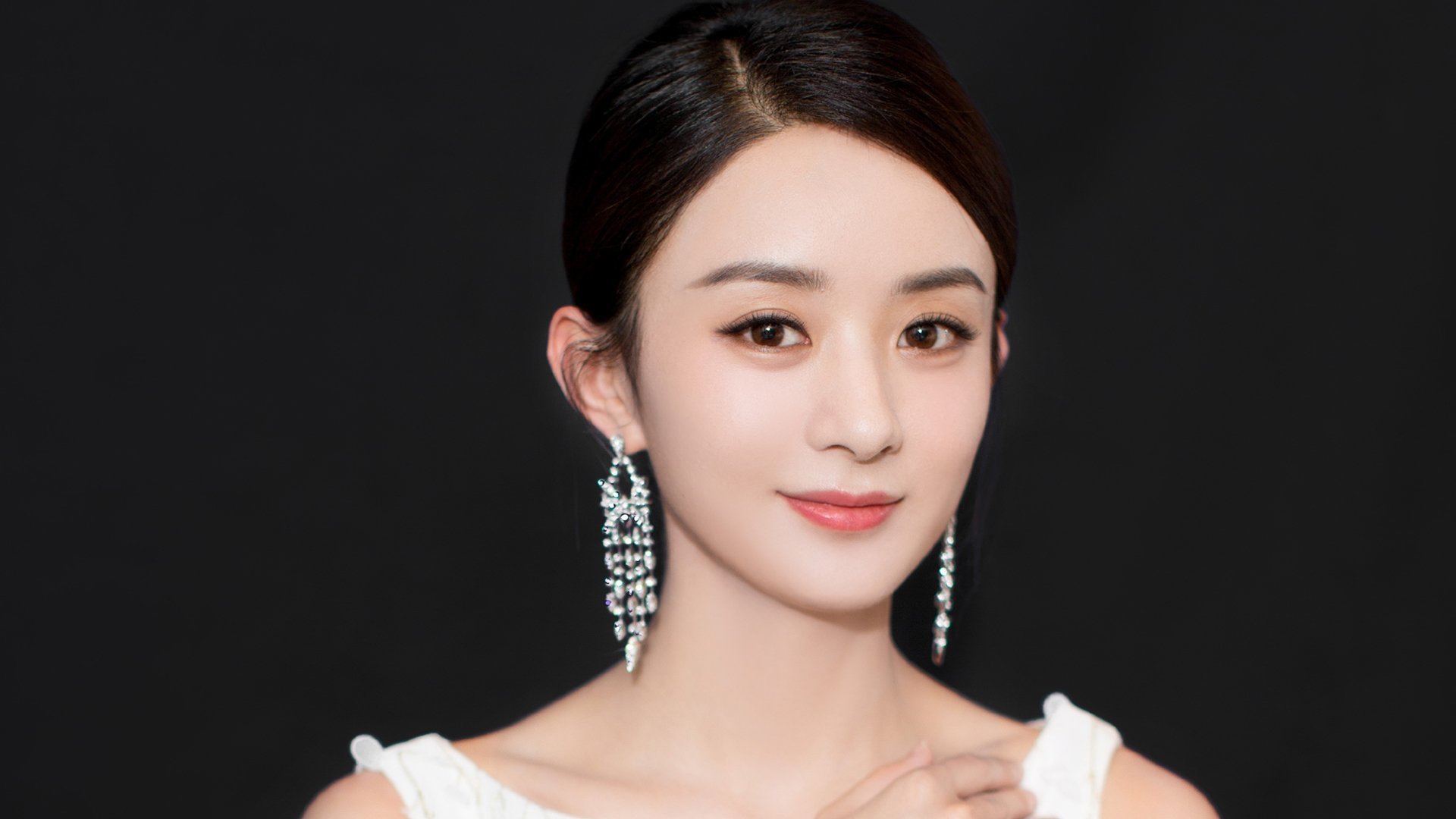 阿什拉夫单节爆发引领丹麦攻势，里昂防线遭闪电击溃